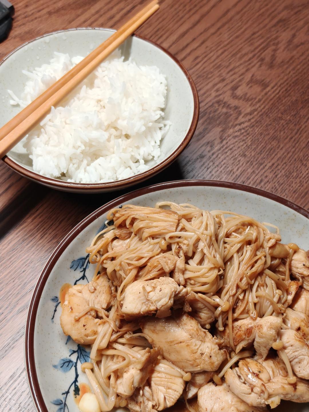 金针菇炒鸡胸肉