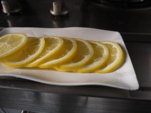 糖渍柠檬片的做法 步骤1