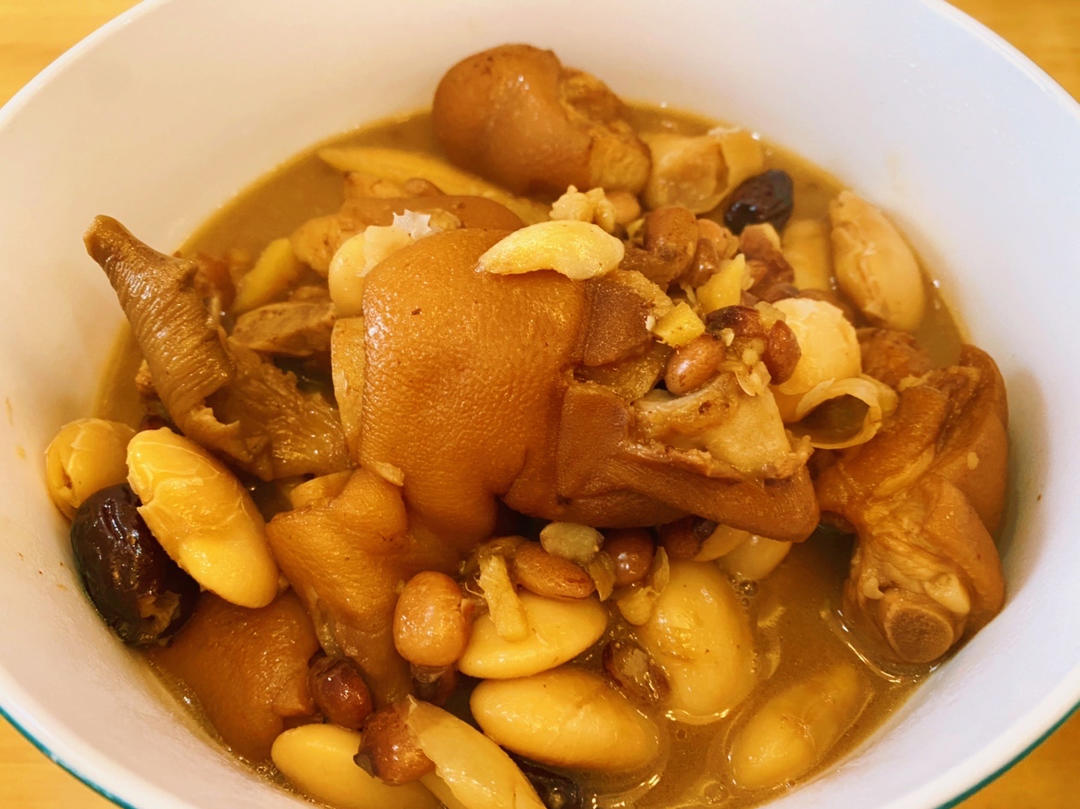 流口水的黄豆炖猪蹄