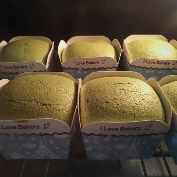 青井聪子の抹茶戚风蛋糕