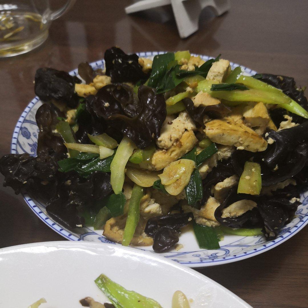 木耳炒豆腐