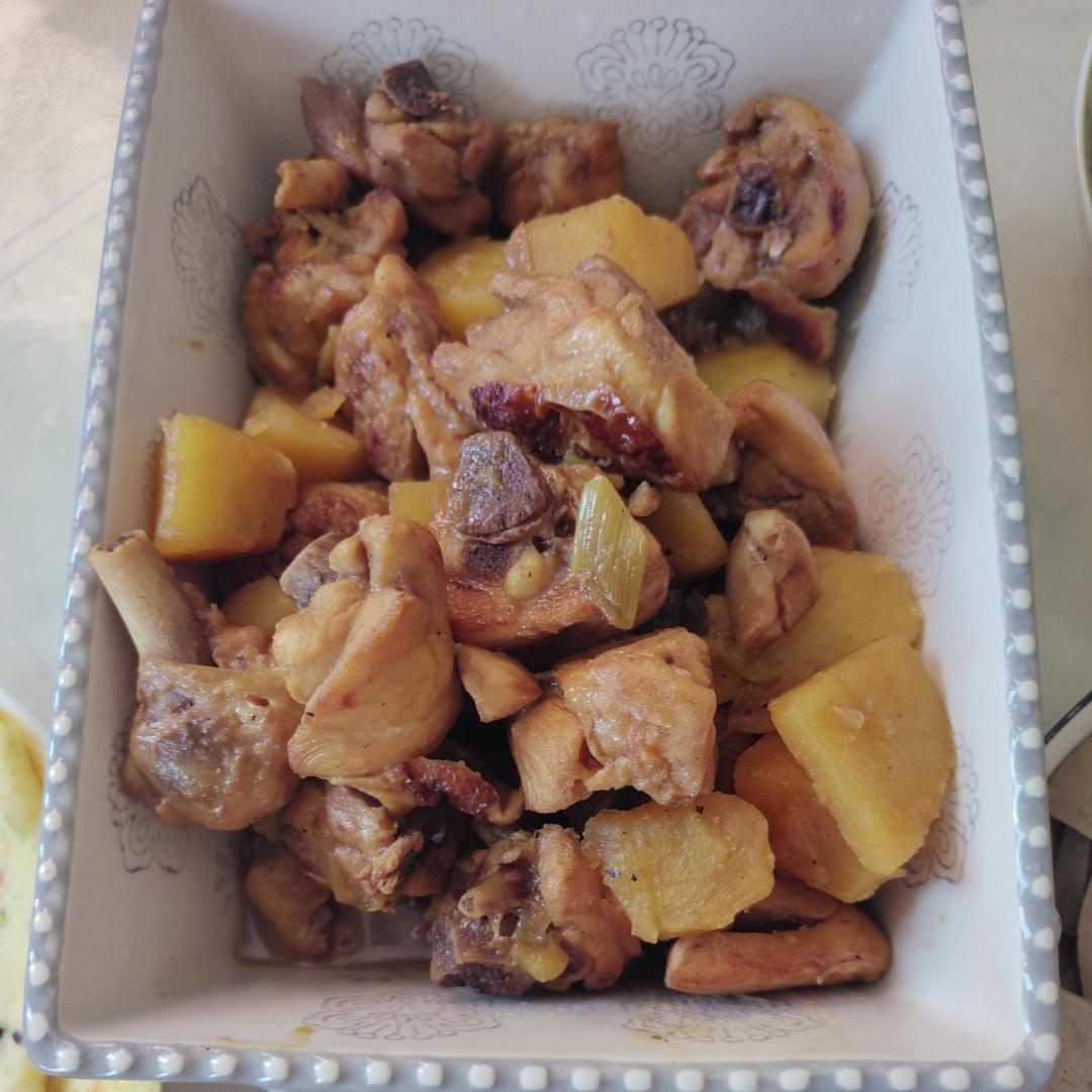 鸡腿炖土豆 上桌秒空盘 汤都喝干了！