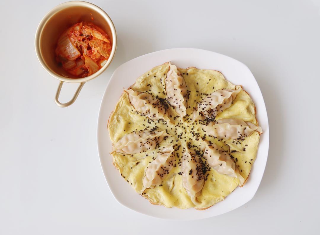 快手早餐|韩式煎饺抱蛋 泡菜的做法