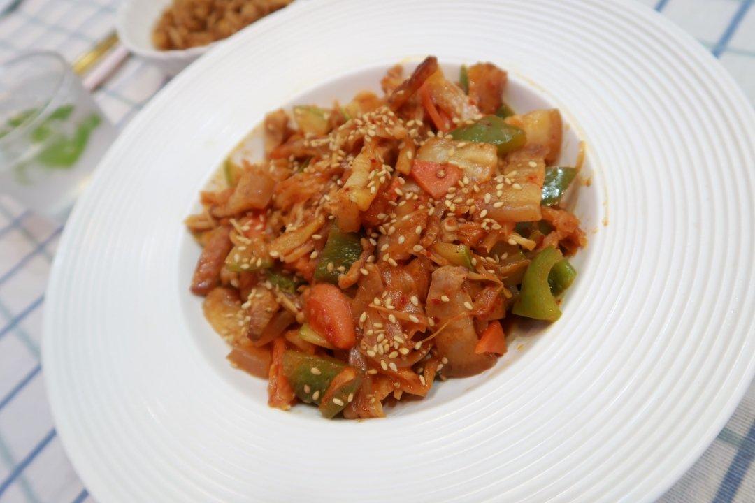 辣白菜炒五花肉