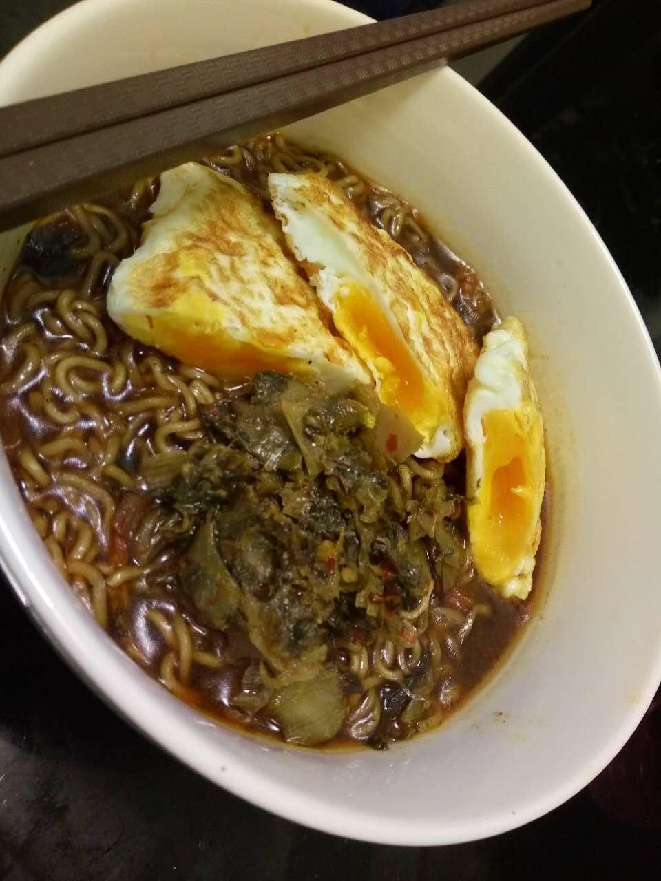 肥仔林做的国版深夜食堂第1集老坛酸菜泡面