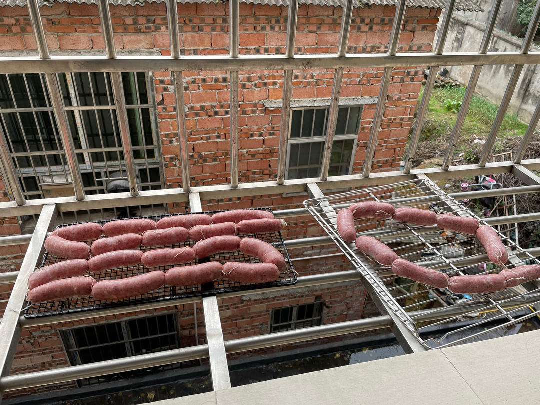 脆皮肠：黑椒&芝士&麻辣&两款糯米肠