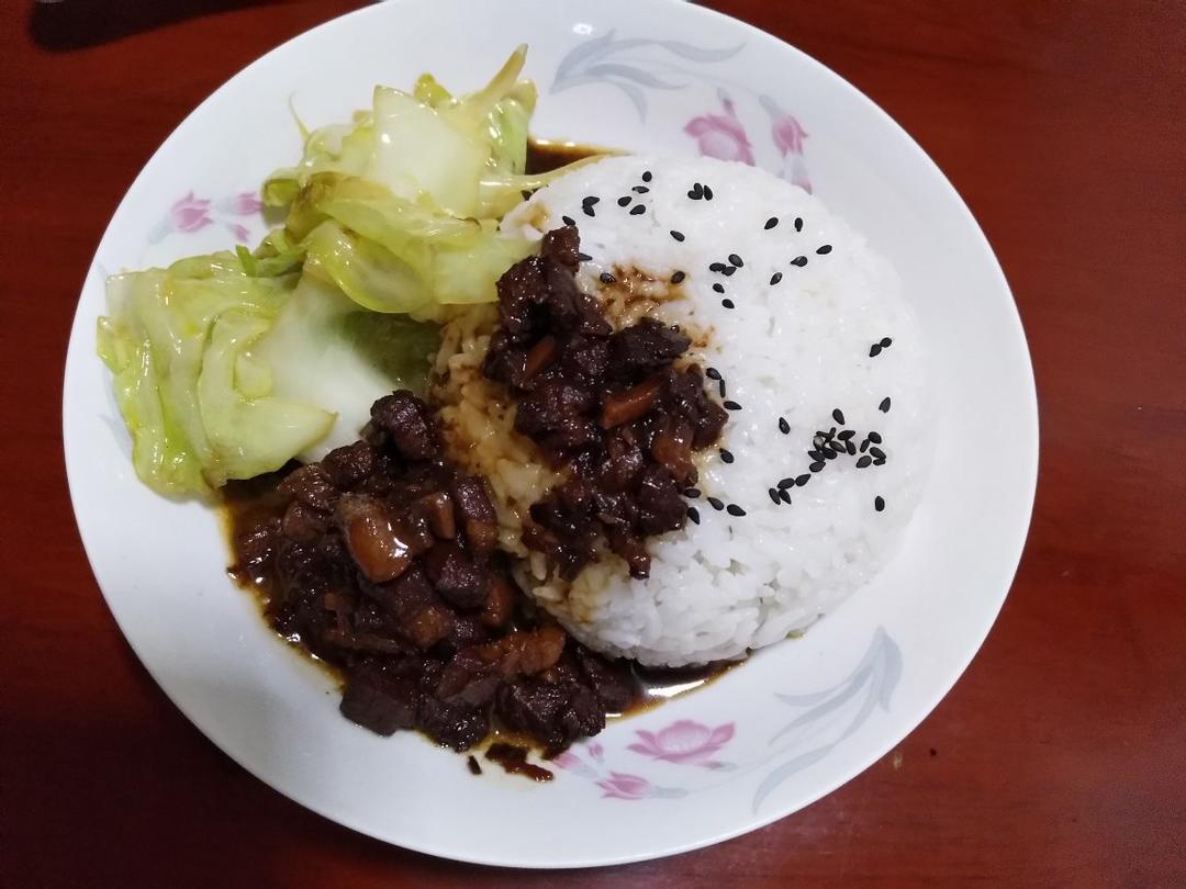 洋葱酥卤肉饭