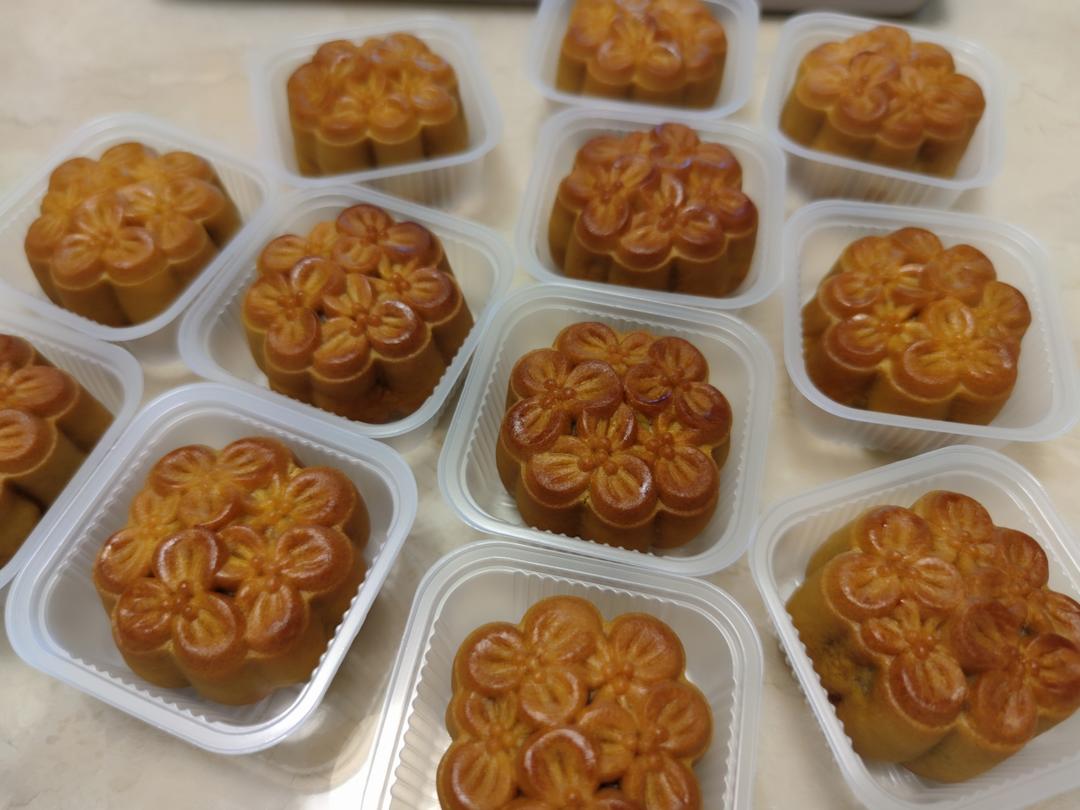 广式月饼—蛋黄莲蓉月饼