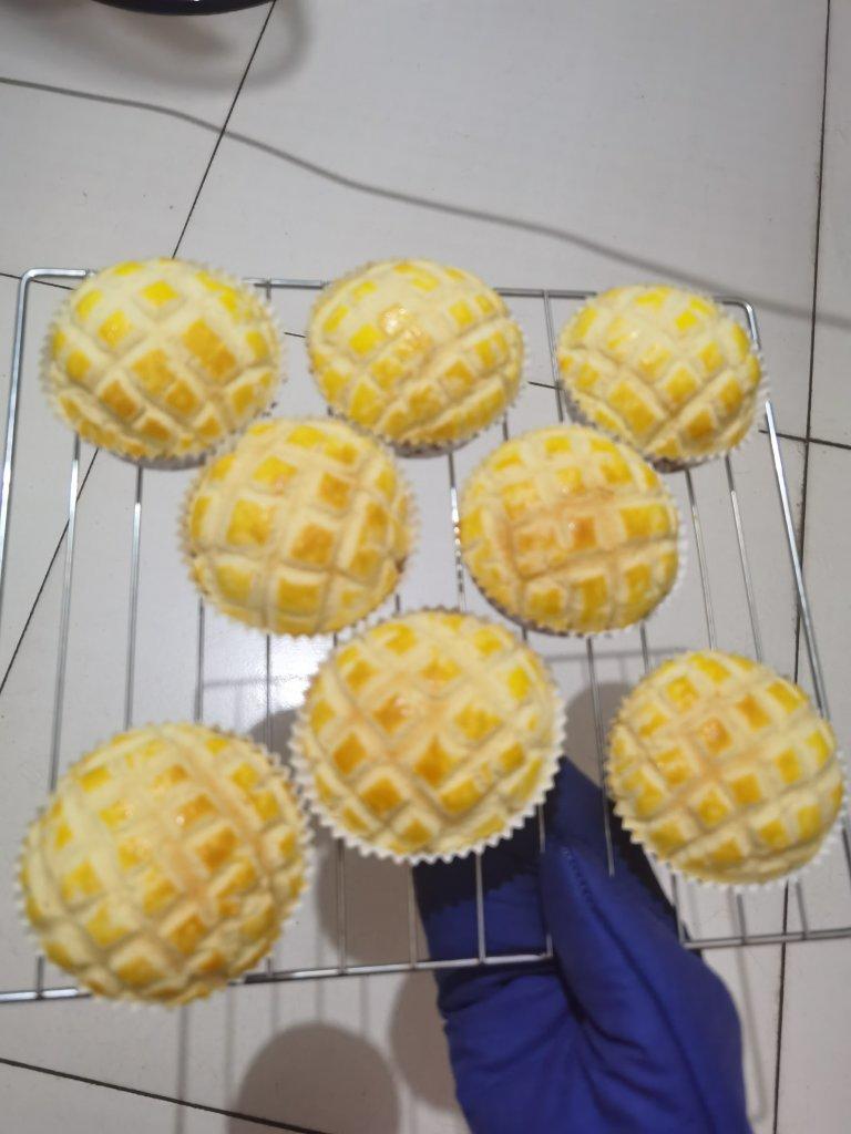 好吃到炸裂的港式菠萝包（附带制作酥皮的小视频）