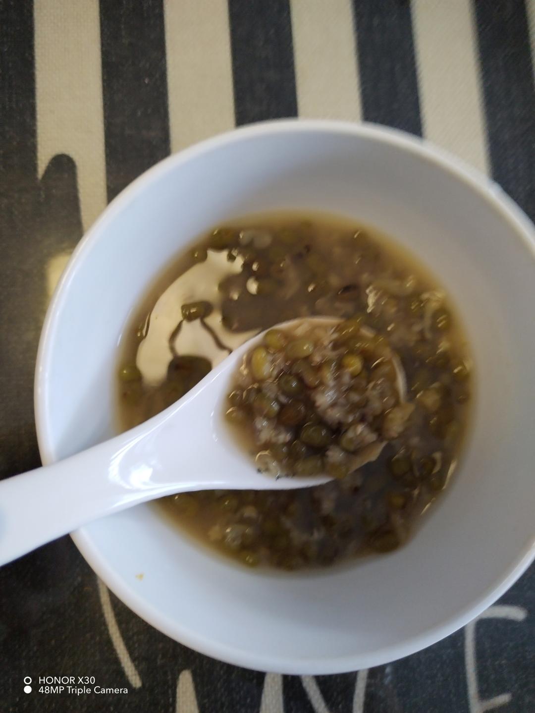 无需浸泡，小妙招帮你快速搞定爆花沙甜的绿豆汤