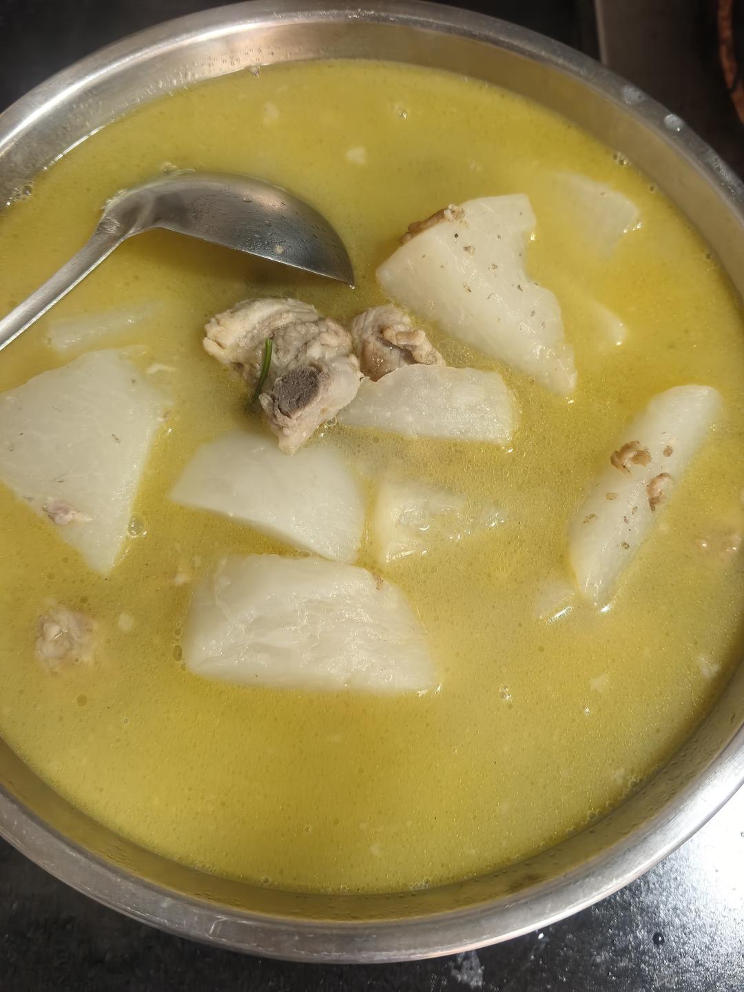 萝卜炖排骨-秋冬懒人汤