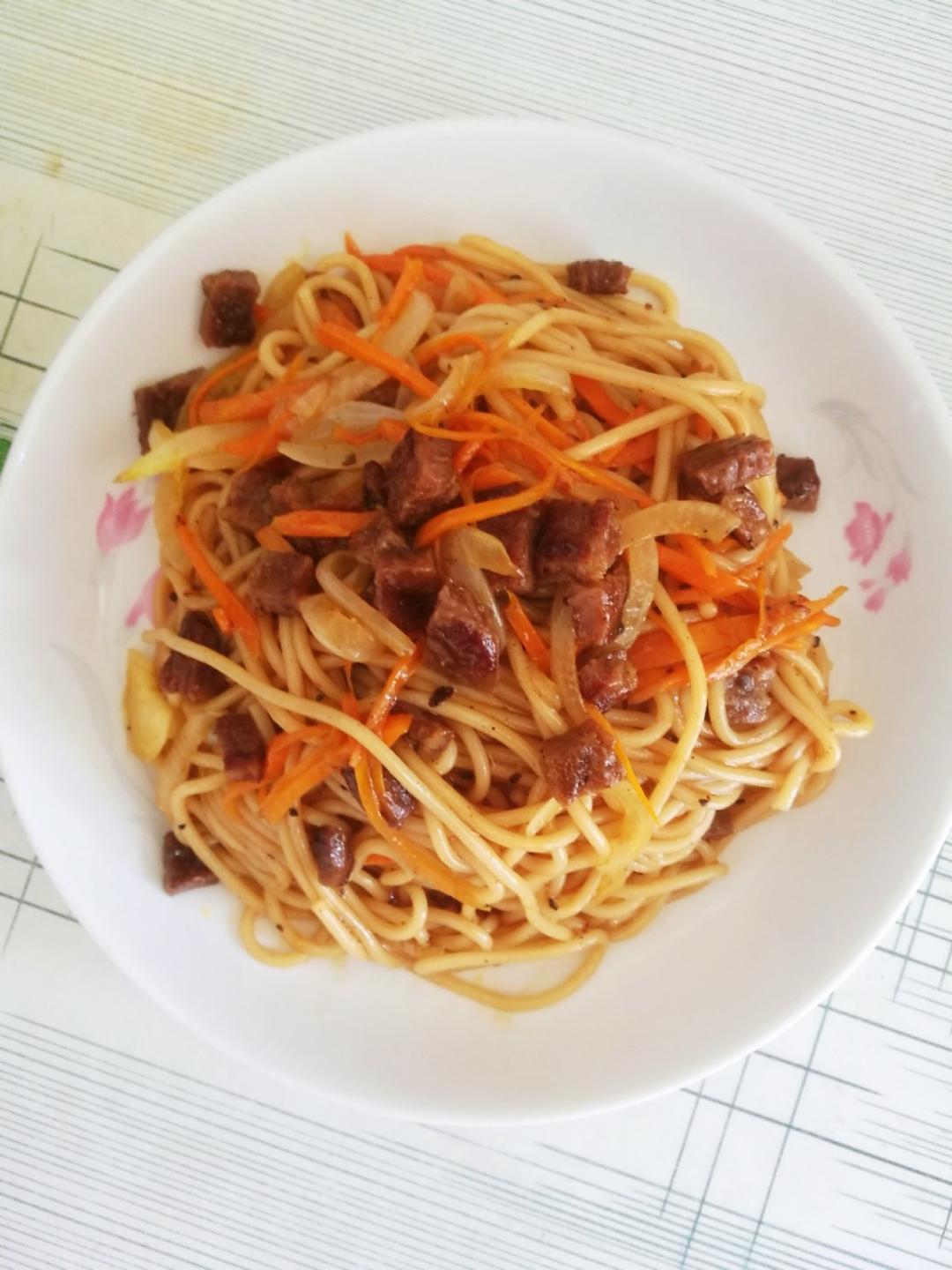 番茄意面黑椒牛排