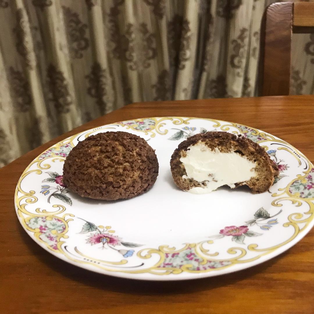 巧克力酥皮泡芙