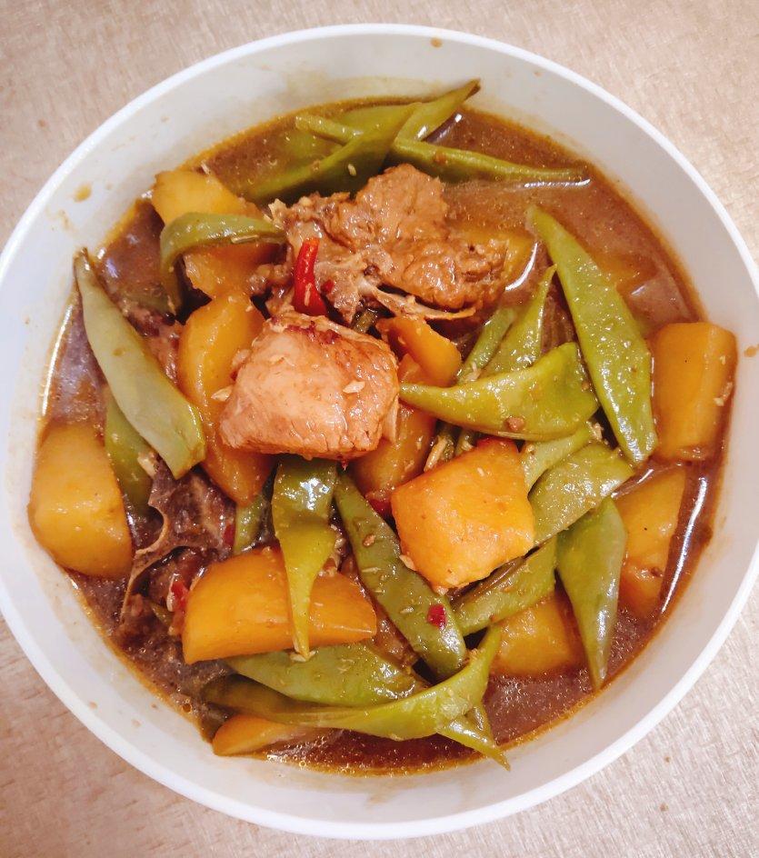 省心一锅炖【东北排骨炖豆角】，嘎嘎香！