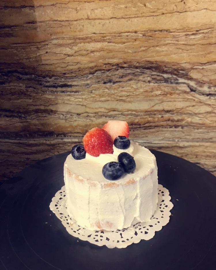 灰灰的果果做的四寸小蛋糕