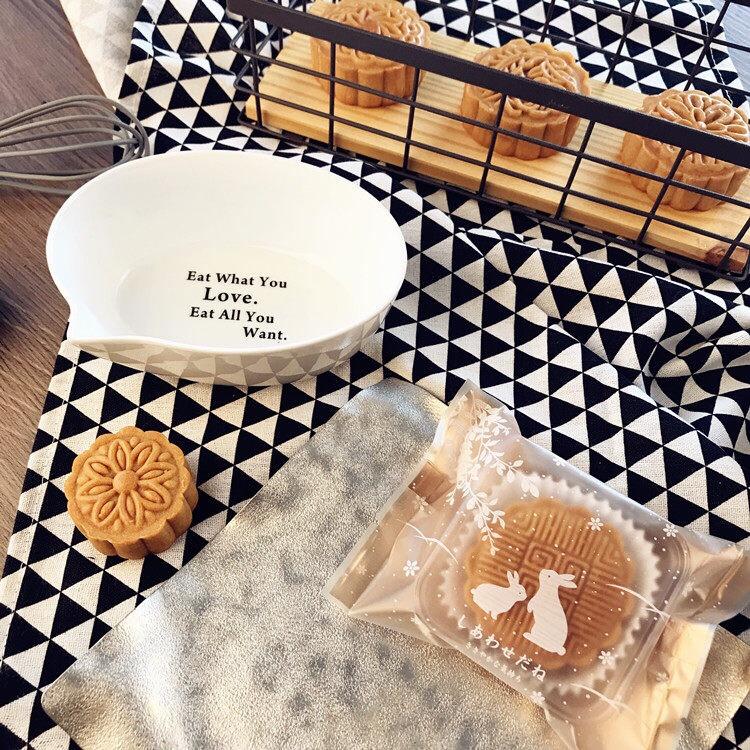 广式月饼—蛋黄莲蓉月饼