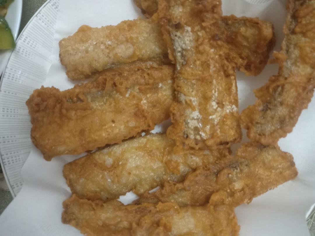 用柴火做得干炸带鱼
