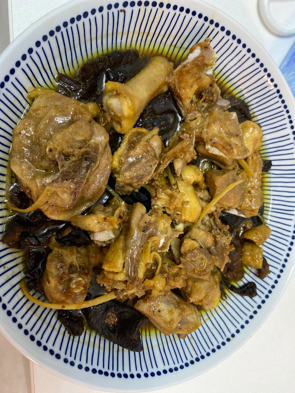 广式家常菜香菇蒸鸡，鲜嫩又方便百吃不厌