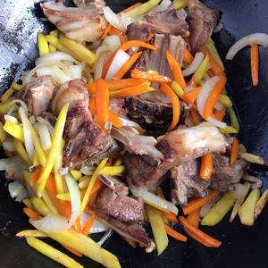 新疆菜·羊肉抓饭的做法 步骤5