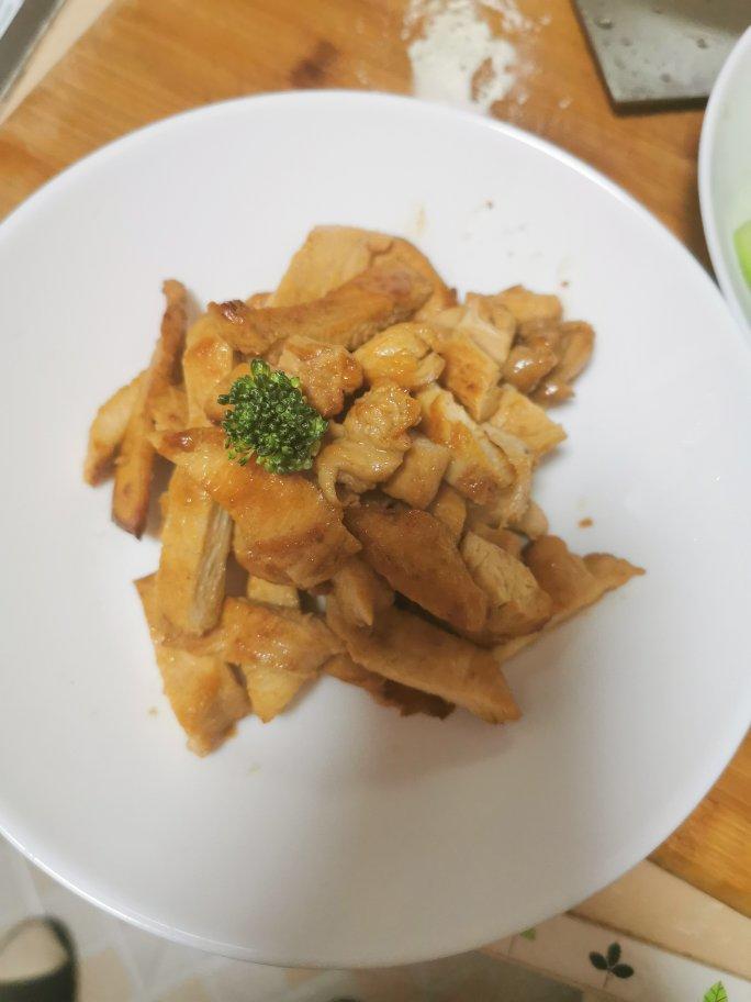 嫩香煎鸡胸肉（超简单减肥瘦身餐）