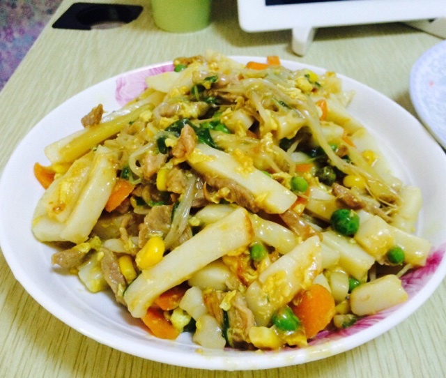 陆 瑶做的杂蔬鸡蛋炒年糕