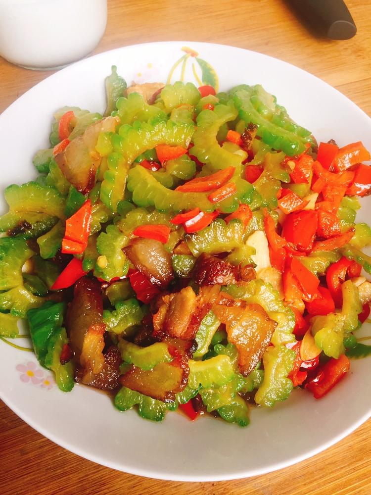 腊肉炒苦瓜的做法