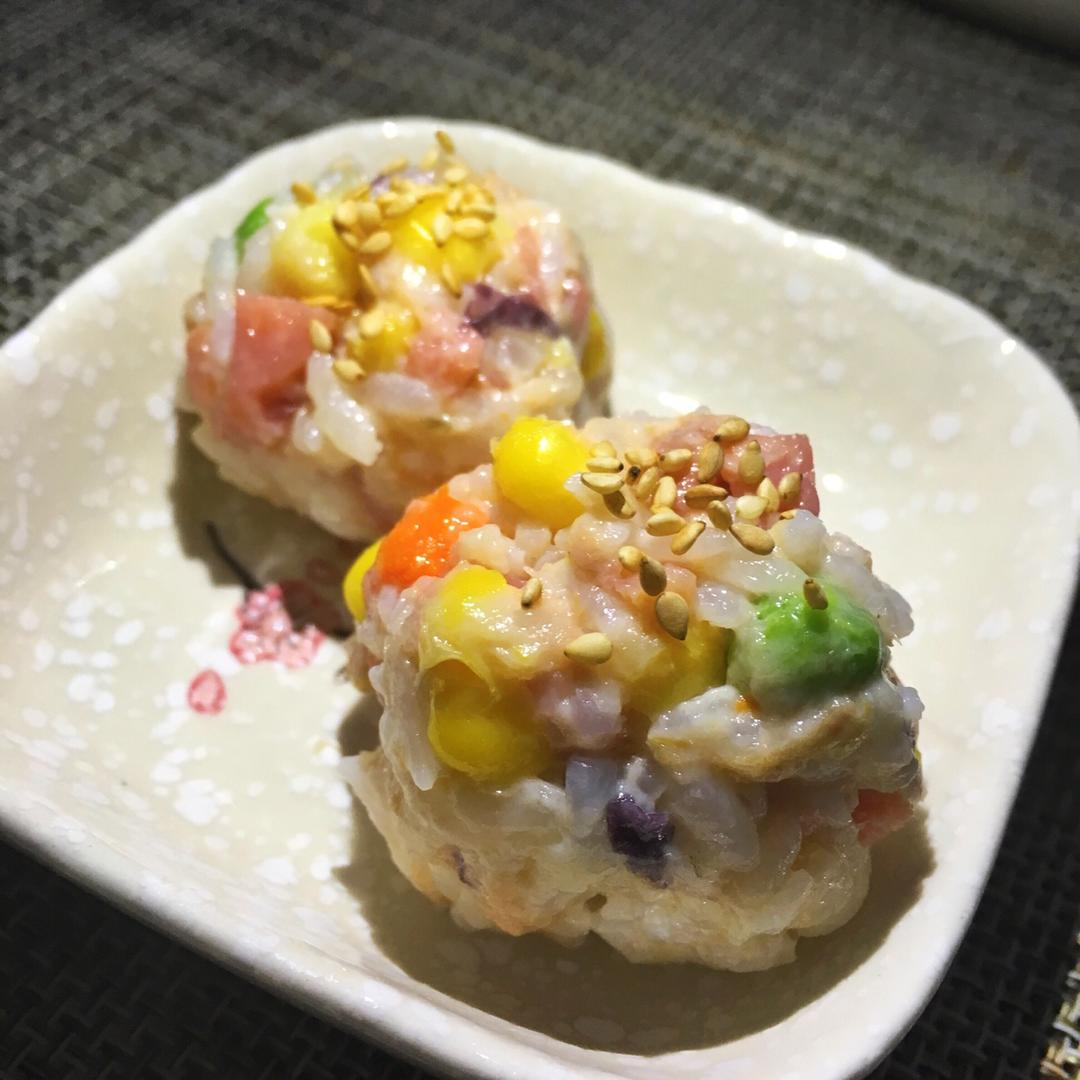 金枪鱼芝麻手捏饭团