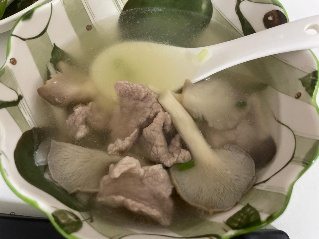 极简易做平菇肉片汤