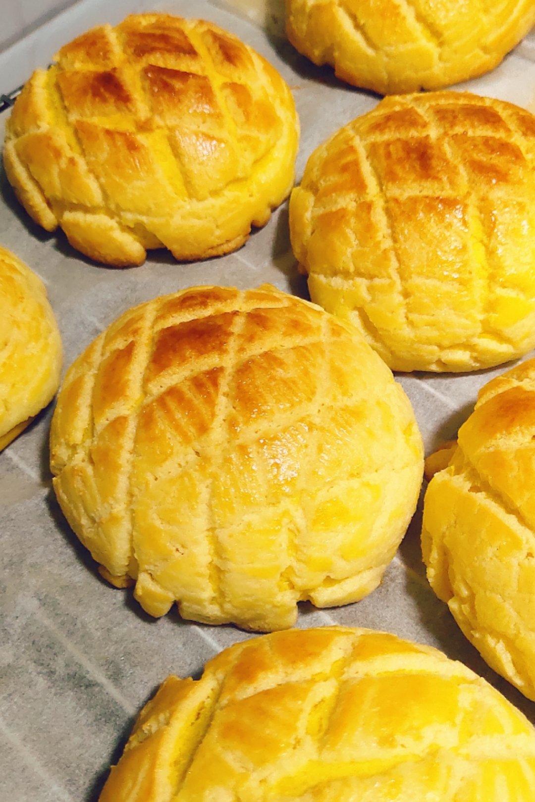 好吃到炸裂的港式菠萝包（附带制作酥皮的小视频）