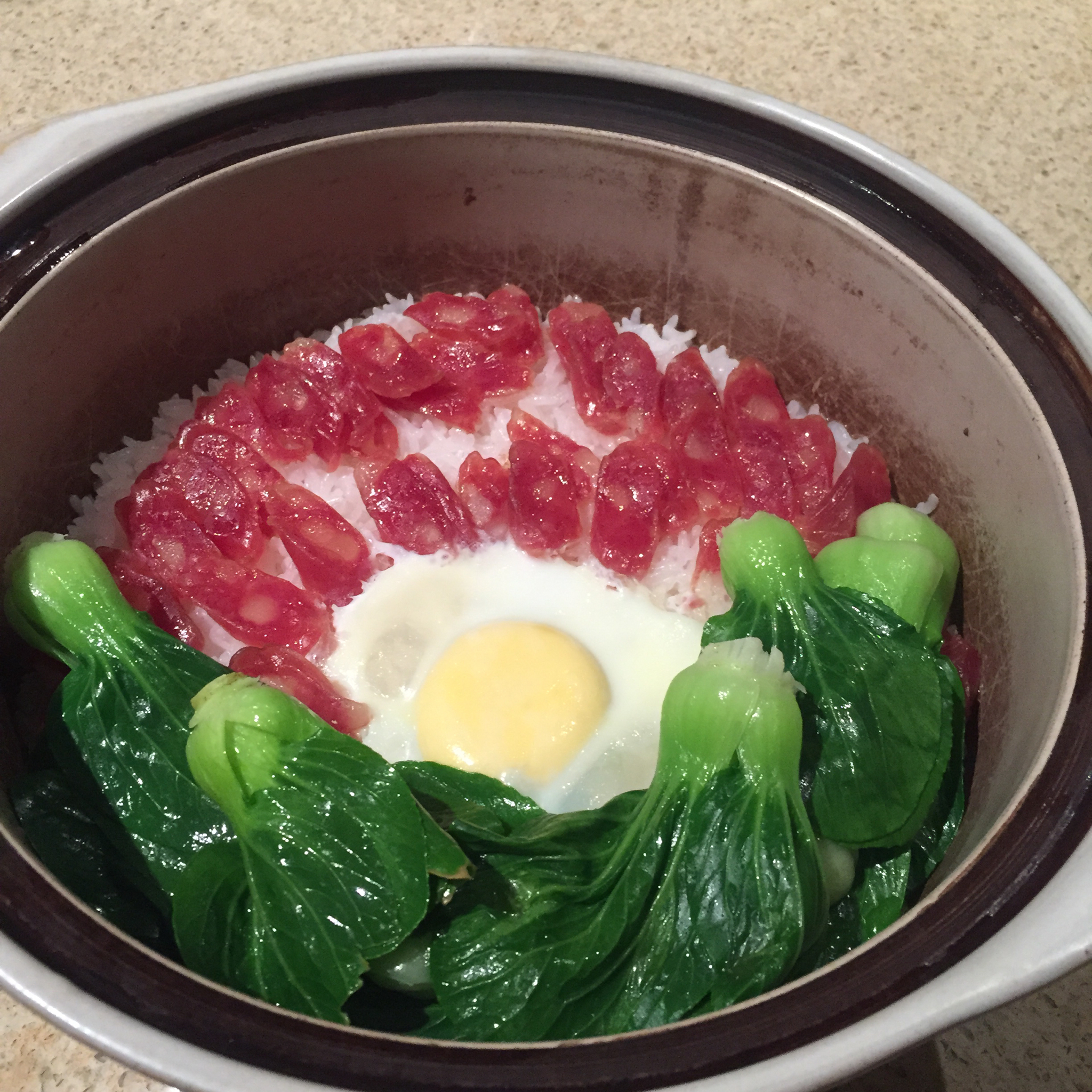 广式腊味煲仔饭