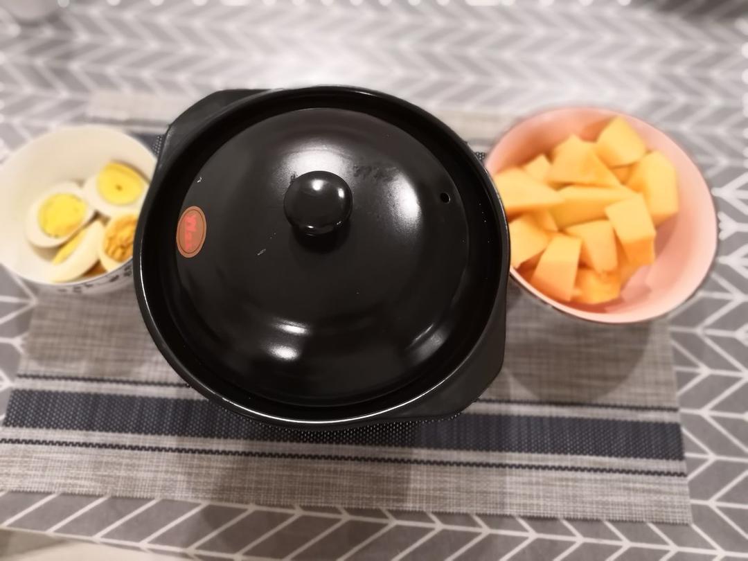 广式腊味煲仔饭