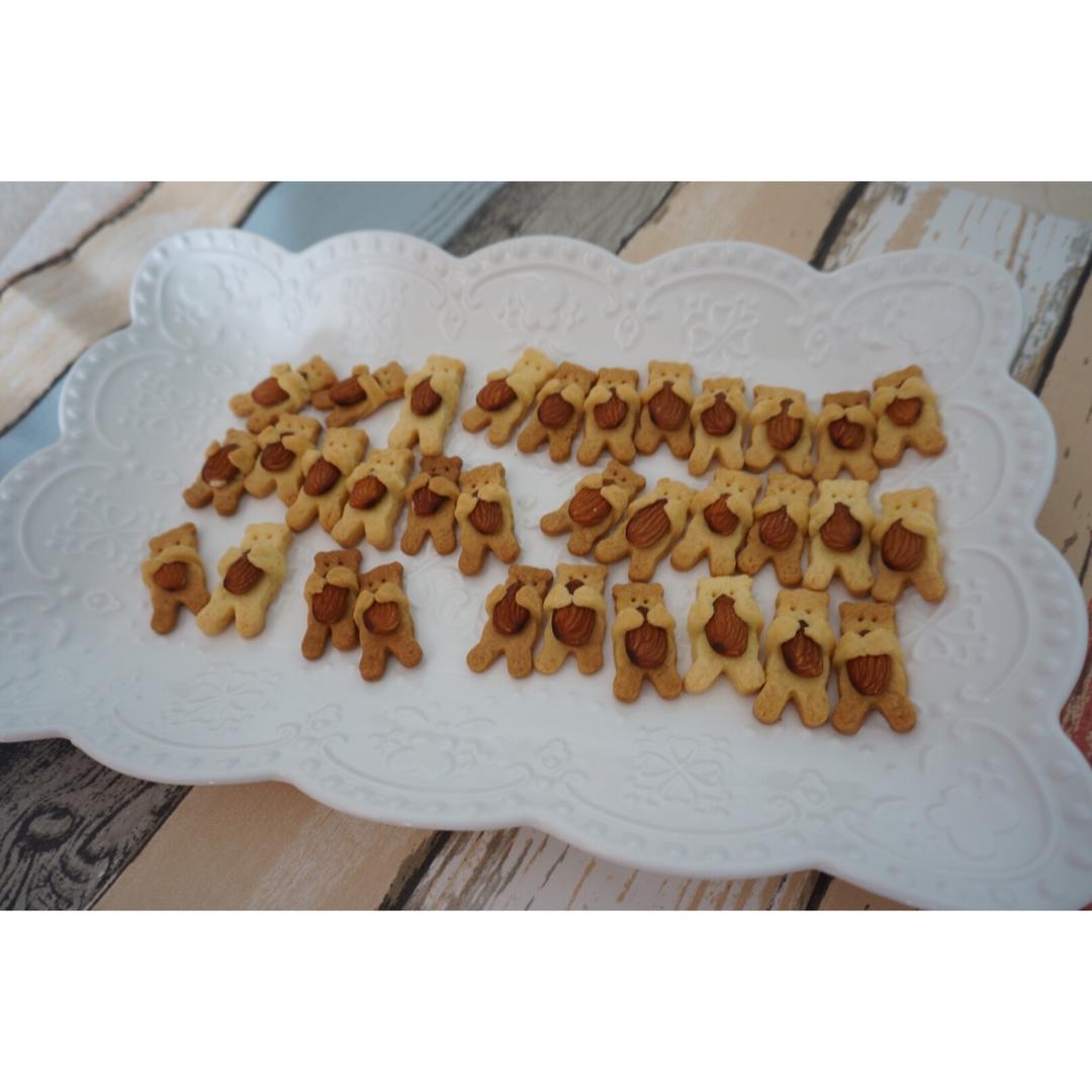 抱杏仁的小熊（造型饼干）