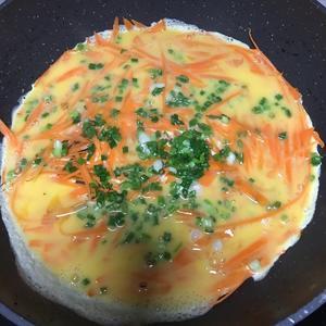 胡萝卜丝鸡蛋饼（无油配方）的做法 步骤5