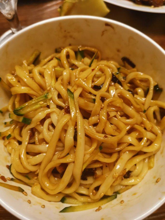 然妞柒柒妈做的10分钟搞定的一碗葱油拌面