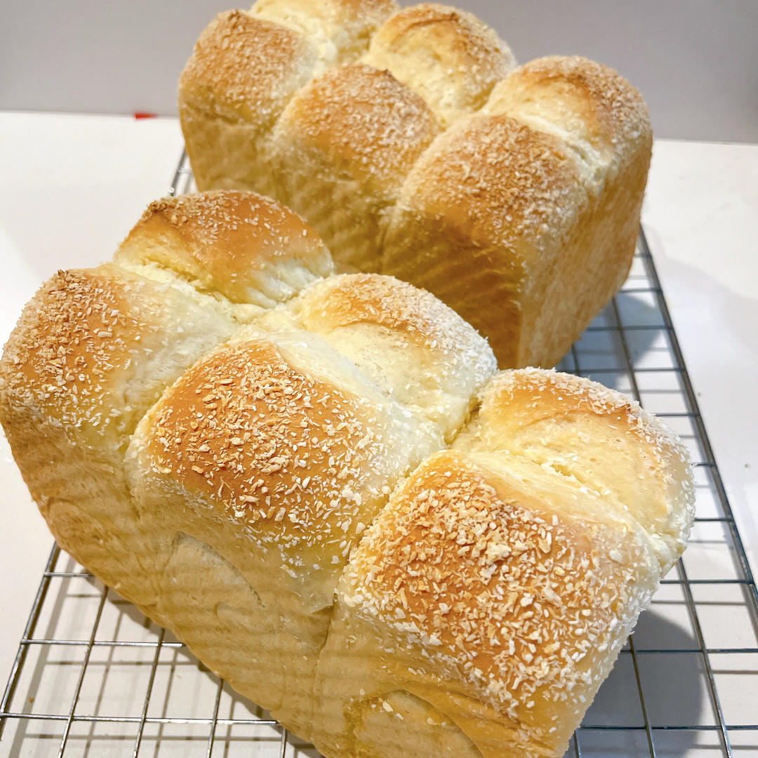 请叫我睡不够小姐做的05coconut椰蓉牛奶吐司椰香浓郁面包柔软馅料