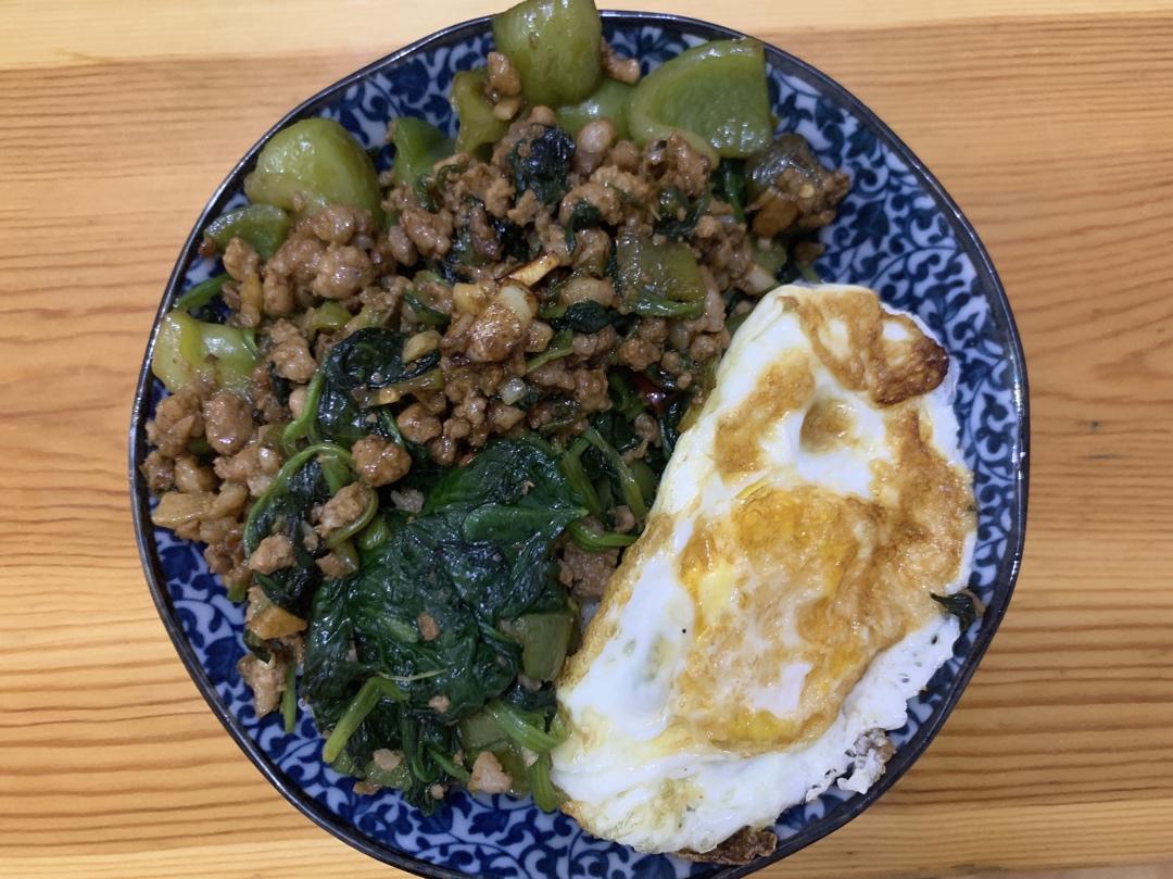 【美味的广场】好吃到刮碗底的泰式菠菜炒猪肉盖饭BY白种元 태국시 시금치고기 텊밤