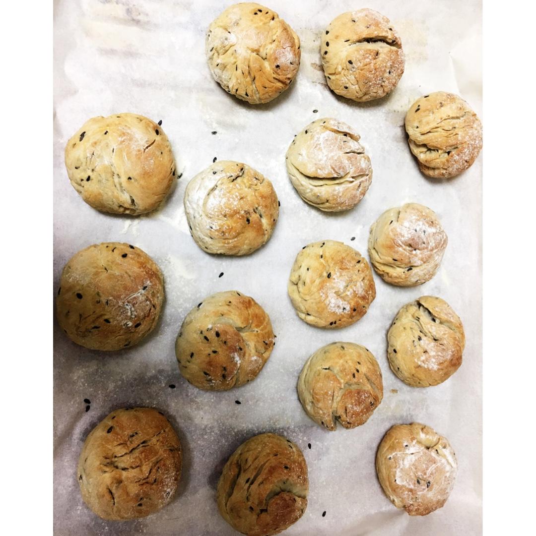 超好吃的酸奶黑芝麻餐包（香、松软）