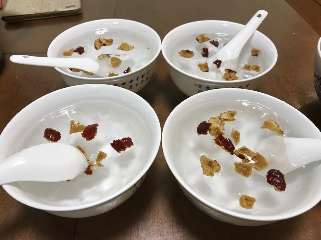 自制晶莹剔透、口感凉滑的——冰粉粉