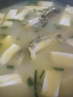 #快手菜#黄骨鱼炖豆腐汤的做法 步骤4