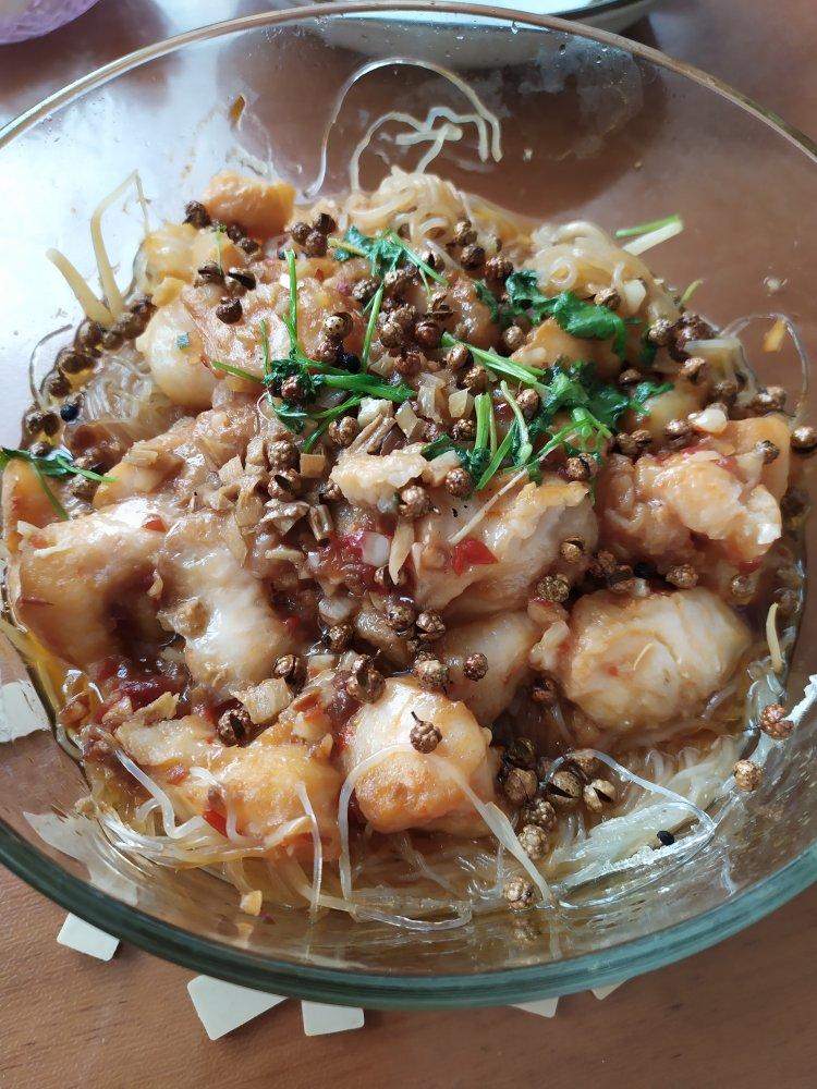 15分钟搞定【蒜蓉粉丝蒸龙利鱼】，入夏前多吃它准能瘦！