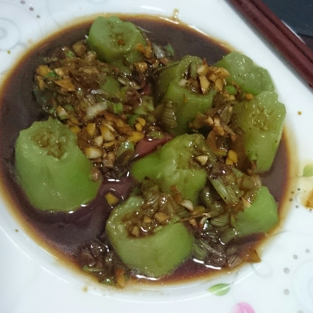 只需要五分钟就可以的美味蒜蓉蒸丝瓜
