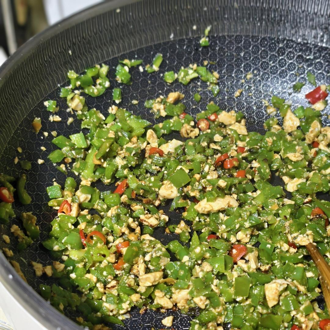 鬼火绿（辣椒炒咸鸭蛋）