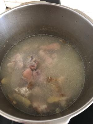 砂锅猪脚黄豆煲的做法 步骤4
