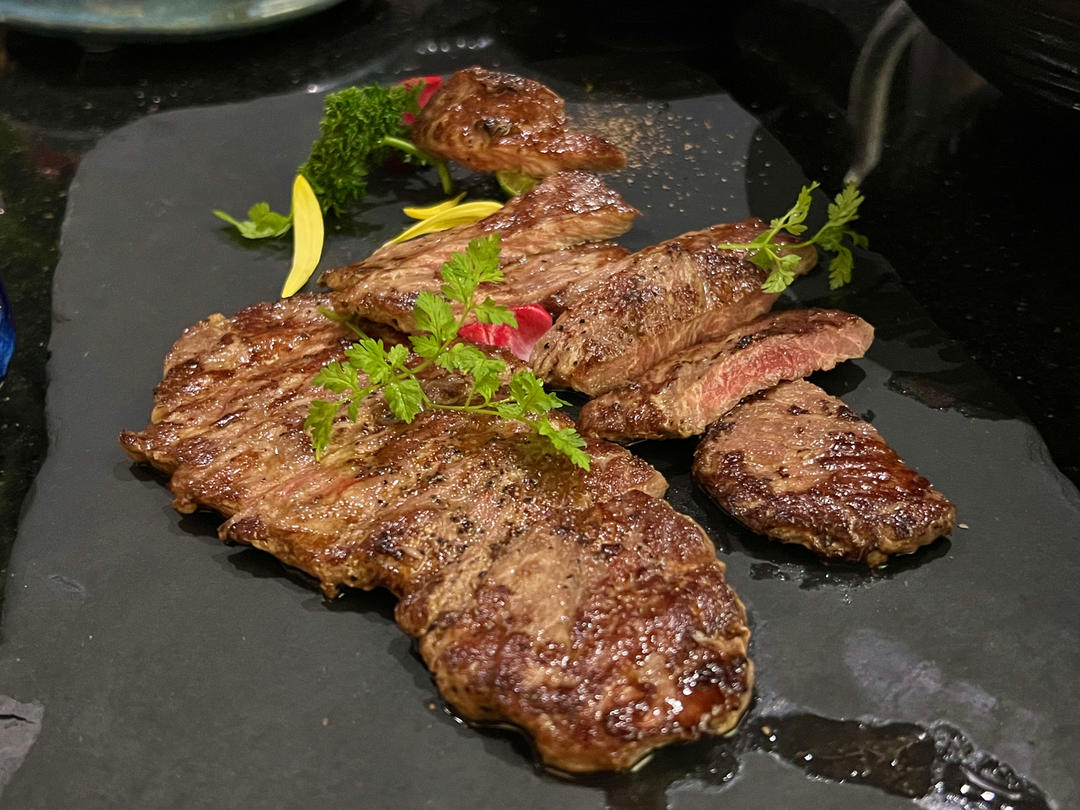 醇香多汁的霜降牛小排