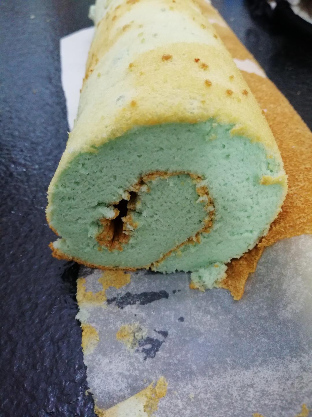 苏苏916做的蝶豆花奶油蛋糕卷-正反面示范