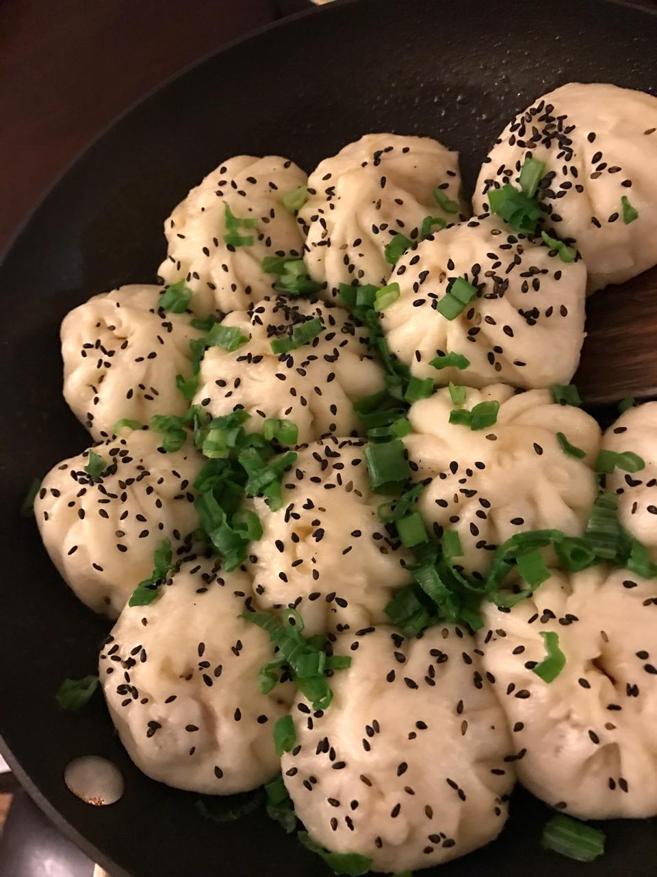 芝麻香葱虾仁生煎包