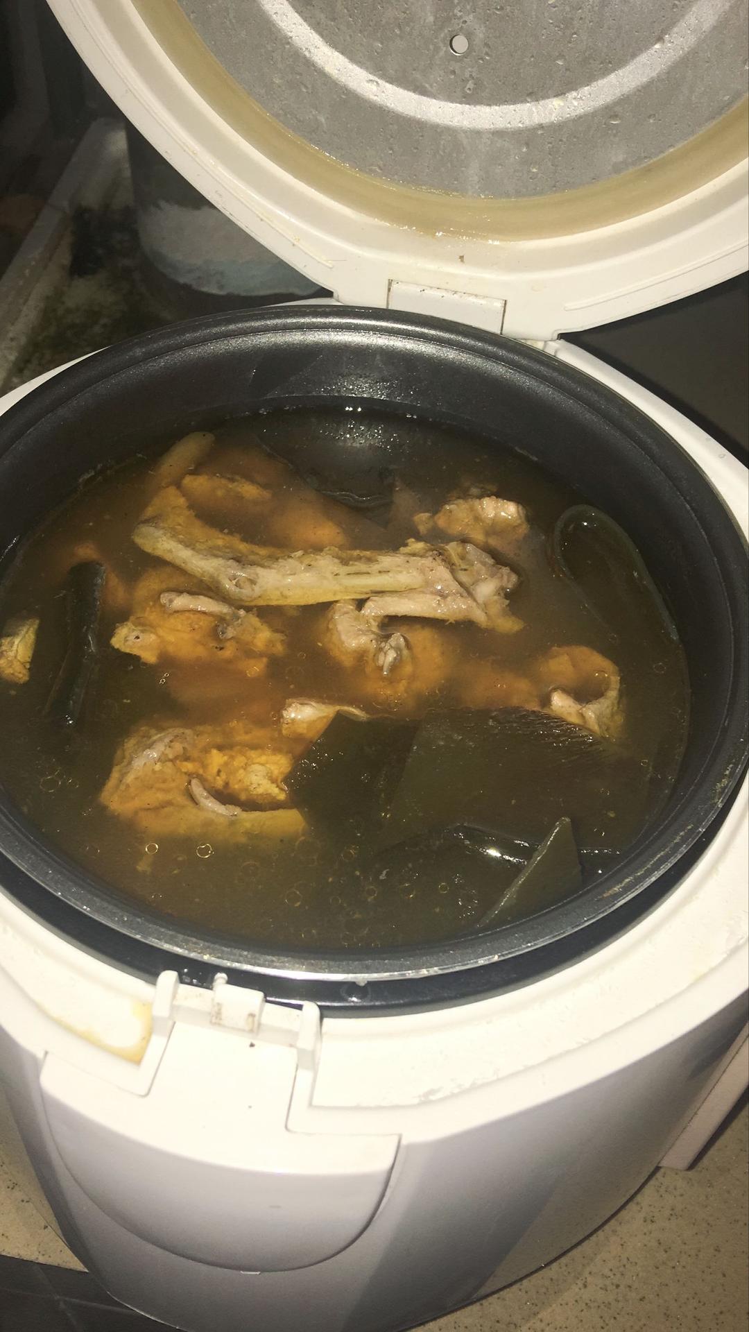 海带老鸭汤的做法