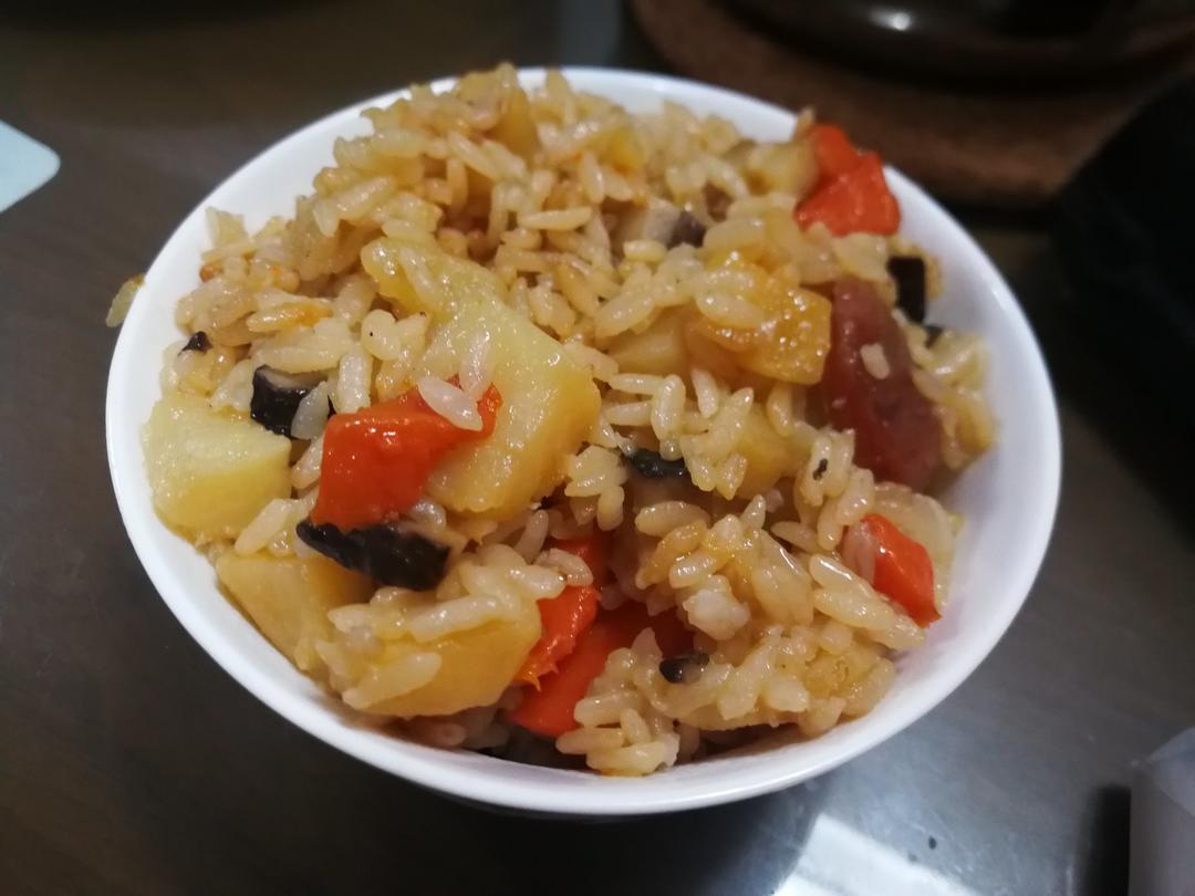 电饭锅版香菇土豆饭