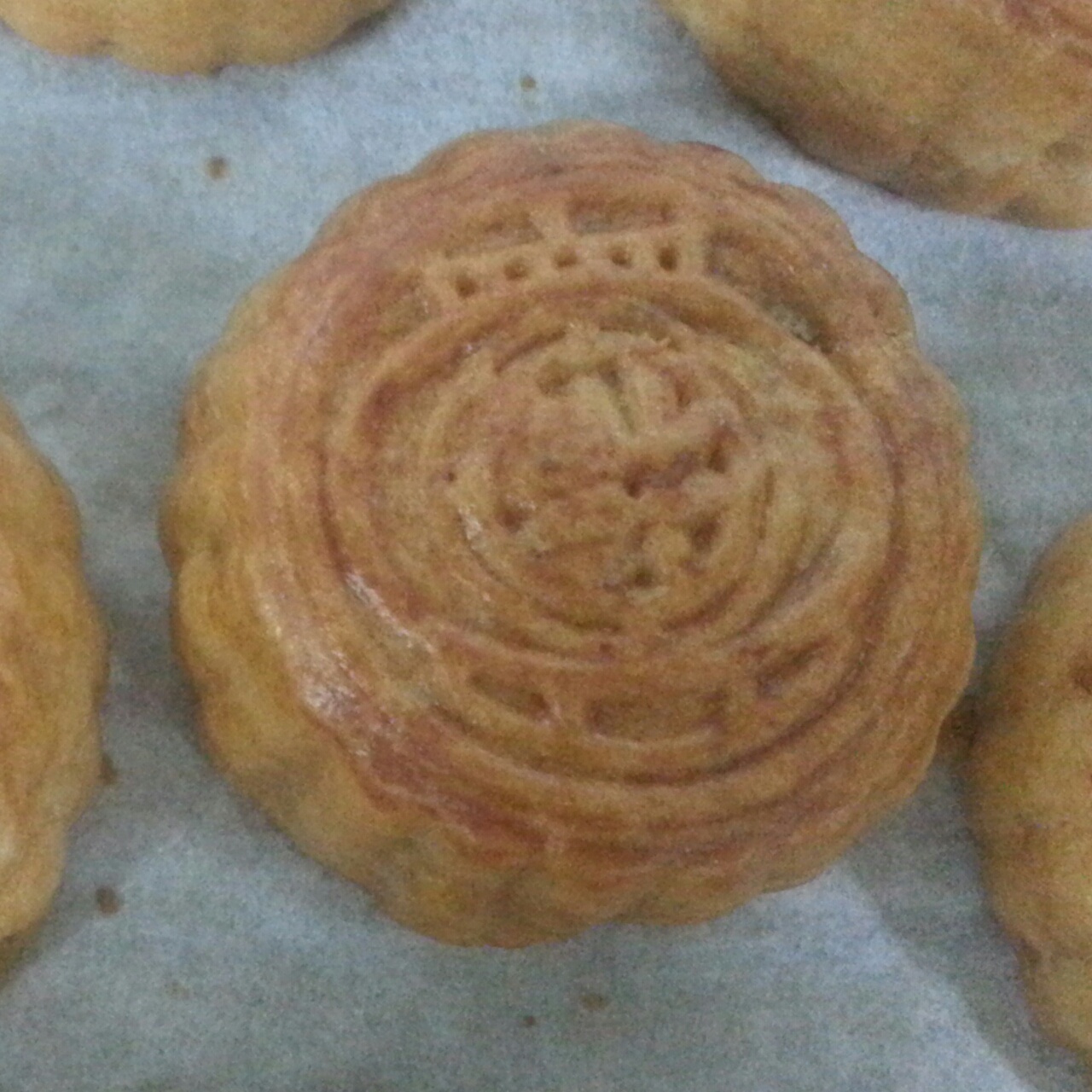 广式蛋黄莲蓉月饼