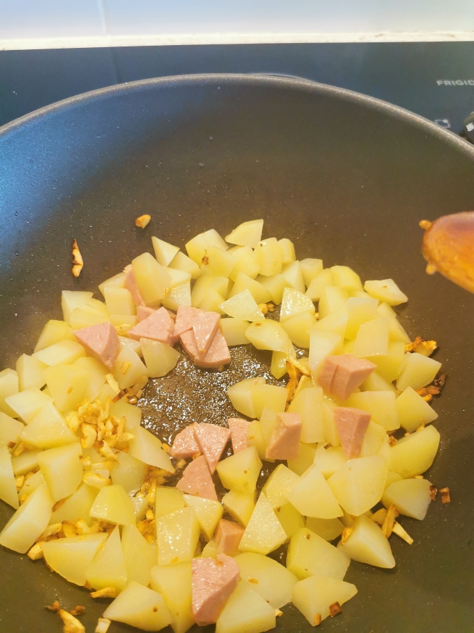 孜然土豆午餐肉的做法 步骤10